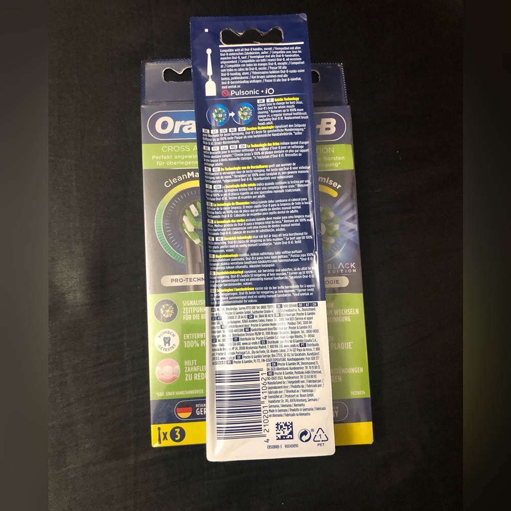 Lot of 3 Oral B Cross Action Clean Maximizer Black - Picture 3 of 3